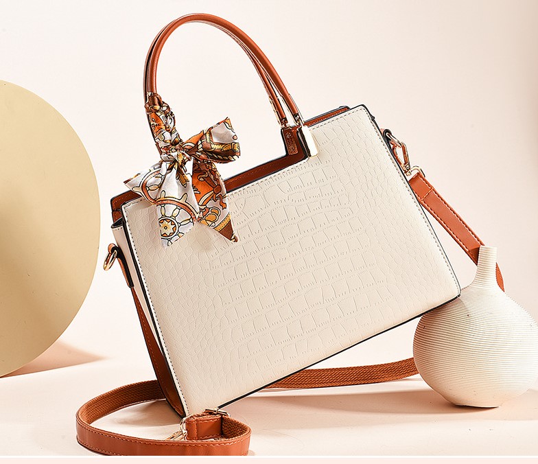 Bagwoman New Cross-Mounted Large Shoulder Bag White - Image 5